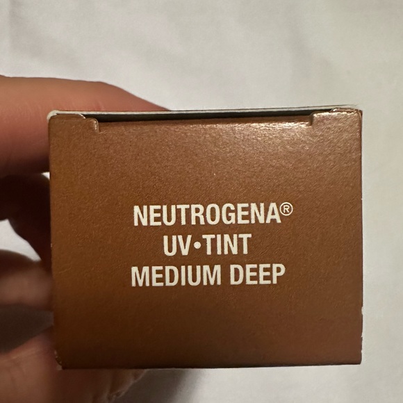 Neutrogena Purescreen+ Tinted Mineral Face Sunscreen, 1.1 fl oz New In Box - Picture 6 of 10